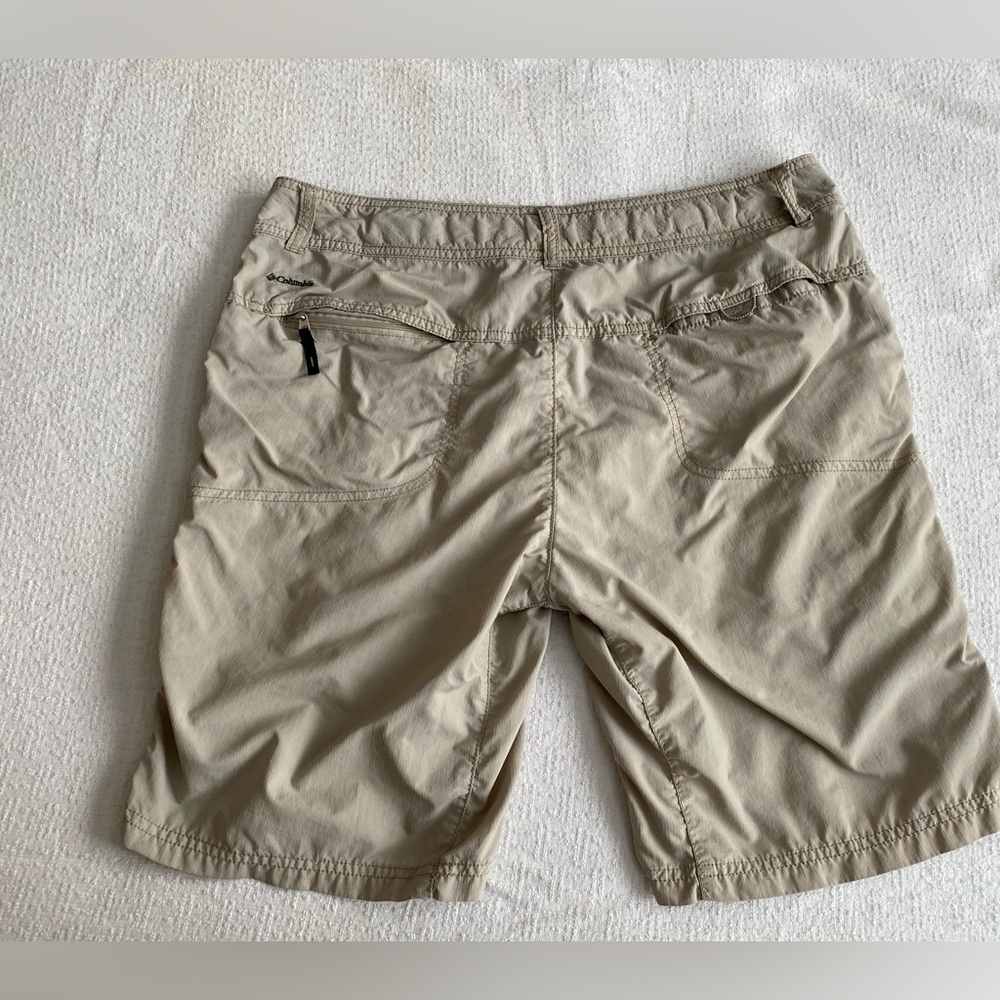 Columbia tan shorts - Picture 3 of 3